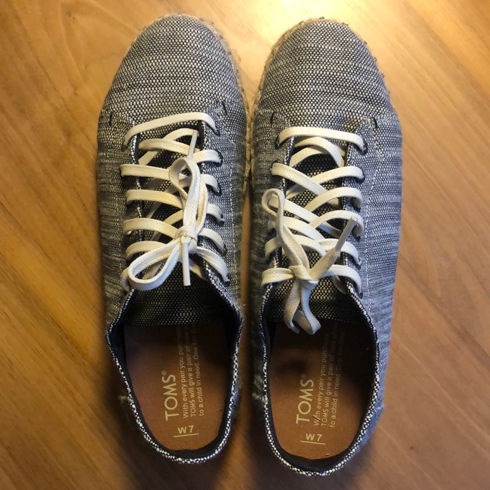 Toms womens laced shoes